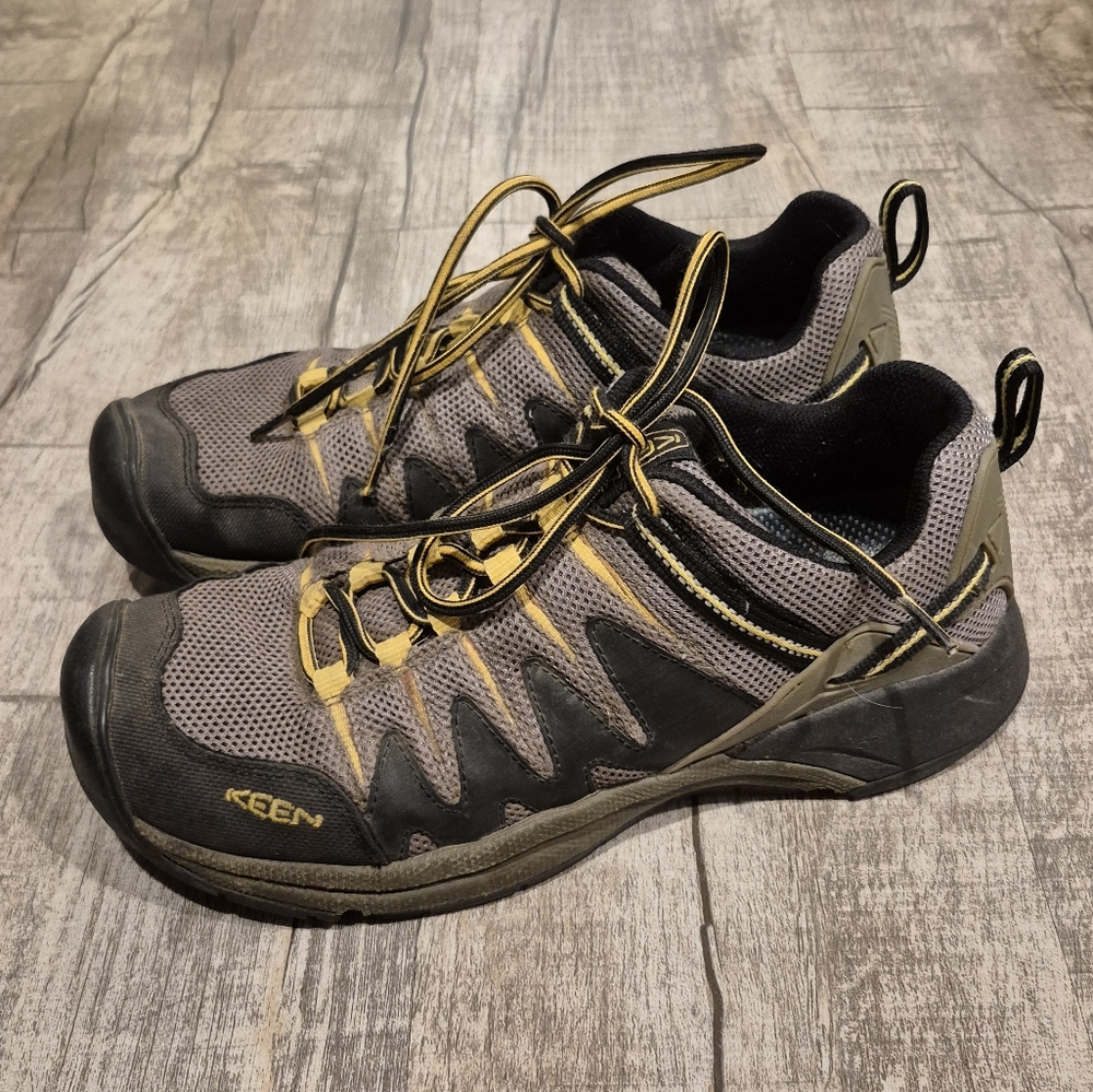 Keen Mens Vented Hiking Shoe Sz 9